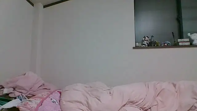 Snapshot of SAKU-RA-chan chatting on 01.25.25 SAKU-RA-chan online show from 01.25.25