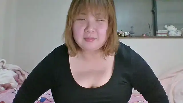 Snapshot of SAKU-RA-chan chatting on 03.02.25 SAKU-RA-chan online show from 03.02.25