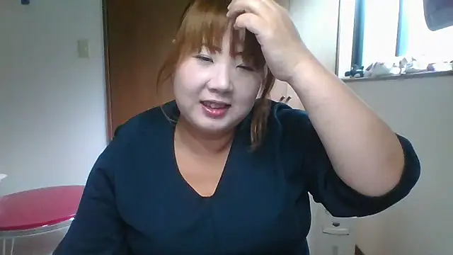 Snapshot of SAKU-RA-chan chatting on 09.19.25 SAKU-RA-chan online show from 09.19.25