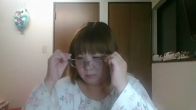 Snapshot of SAKU-RA-chan chatting on 10.23.25 SAKU-RA-chan online show from 10.23.25