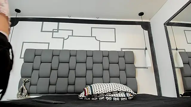 Snapshot of Jade_squirtt chatting on 01.28.25 Jade squirtt online show from 01.28.25