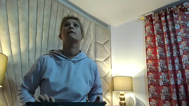 Snapshot of Jade_squirtt chatting on 11.16.25 Jade squirtt online show from 11.16.25