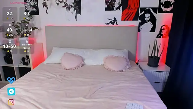 Snapshot of Lisa_Moones chatting on 10.09.25 Lisa Moones online show from 10.09.25