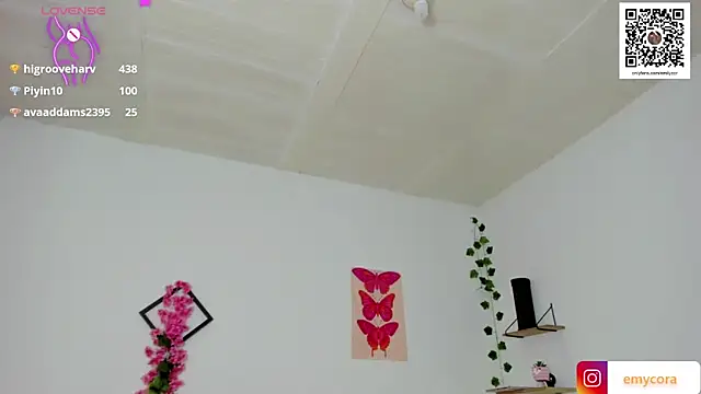 Snapshot of Emic_ chatting on 01.07.25 Emic online show from 01.07.25