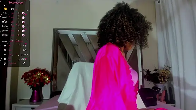 Snapshot of sara_williams01 chatting on 02.10.25 sara williams01 online show from 02.10.25