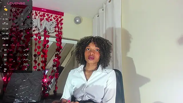 Snapshot of sara_williams01 chatting on 02.26.25 sara williams01 online show from 02.26.25