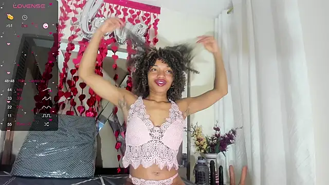 Snapshot of sara_williams01 chatting on 02.28.25 sara williams01 online show from 02.28.25