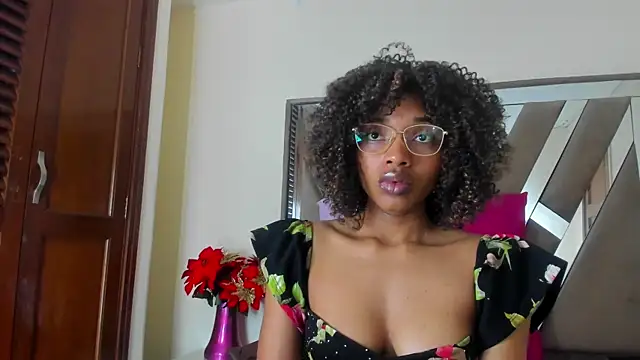 Snapshot of sara_williams01 chatting on 03.17.25 sara williams01 online show from 03.17.25