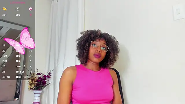 Snapshot of sara_williams01 chatting on 03.18.25 sara williams01 online show from 03.18.25