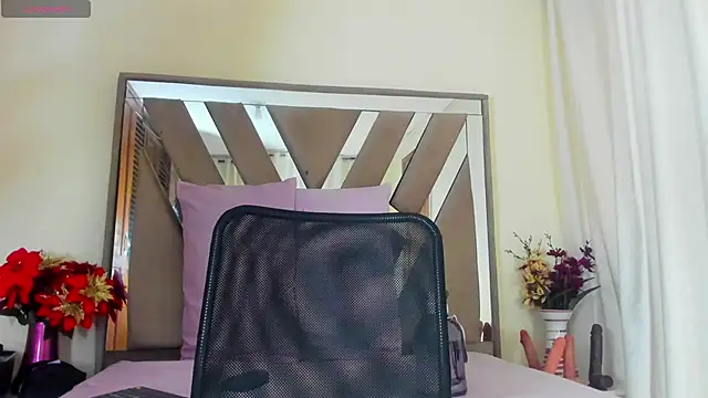 Snapshot of sara_williams01 chatting on 03.21.25 sara williams01 online show from 03.21.25