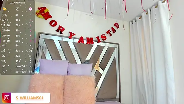 Snapshot of sara_williams01 chatting on 09.29.25 sara williams01 online show from 09.29.25