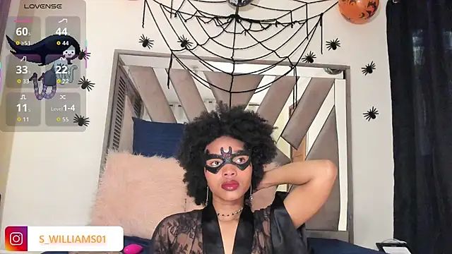 Snapshot of sara_williams01 chatting on 10.30.25 sara williams01 online show from 10.30.25