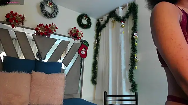 Snapshot of sara_williams01 chatting on 12.02.25 sara williams01 online show from 12.02.25