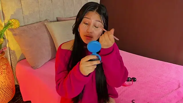 Snapshot of Little_Ivy chatting on 10.22.25 Little Ivy online show from 10.22.25