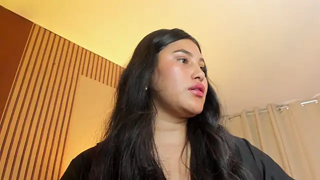 Little Ivy online show from 04.17.26