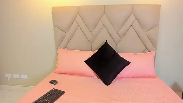 Snapshot of Isis_Osman chatting on 02.26.26 Isis Osman online show from 02.26.26