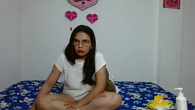 anybellucci43 online show from 12.17.25