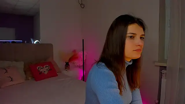 Laura Leee online show from 02.17.25