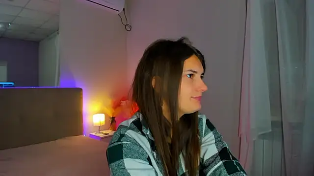 Laura Leee online show from 10.03.25