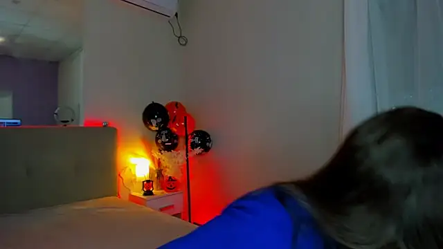 Laura Leee online show from 11.01.25