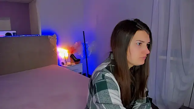 Snapshot of Laura_Leee chatting on 02.11.26 Laura Leee online show from 02.11.26