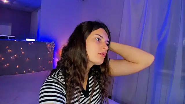 Snapshot of Laura_Leee chatting on 06.19.26 Laura Leee online show from 06.19.26