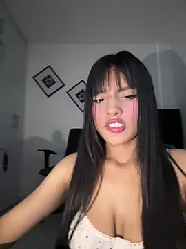 Snapshot of Dulceeany chatting on 10.27.25 Dulceeany online show from 10.27.25