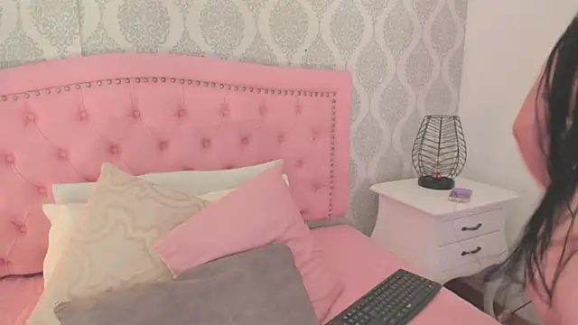 Snapshot of martina_rivera_ chatting on 12.15.25 martina rivera online show from 12.15.25