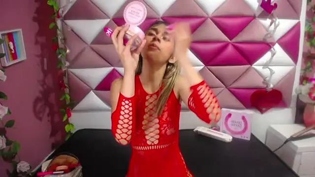 Snapshot of NahomiConnor_ chatting on 01.17.25 NahomiConnor online show from 01.17.25