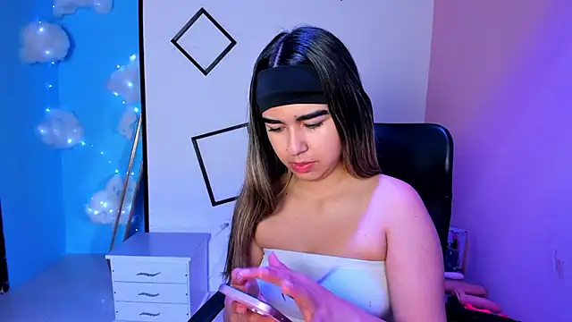 Snapshot of NahomiConnor_ chatting on 09.19.25 NahomiConnor online show from 09.19.25