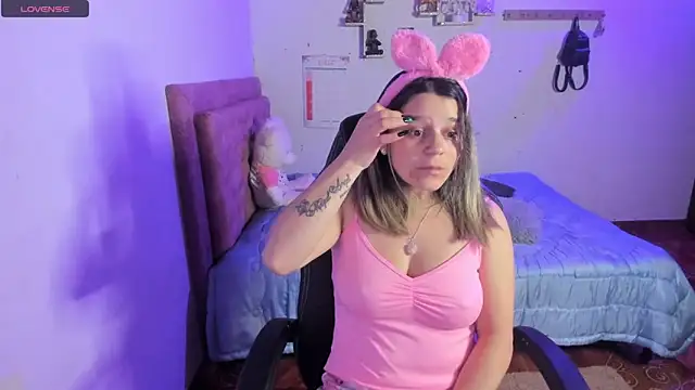 Snapshot of Sabrina_Hall_ chatting on 10.14.25 Sabrina Hall online show from 10.14.25