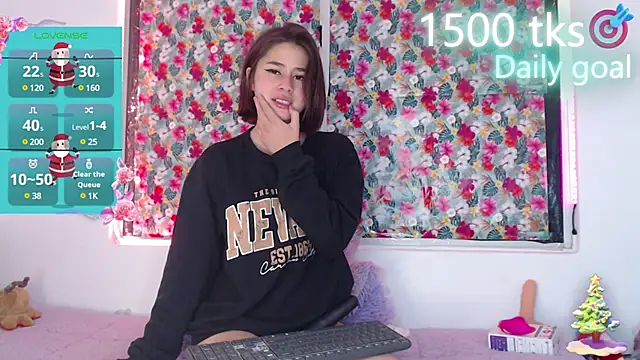 Snapshot of -Gwen- chatting on 12.17.24 -Gwen- online show from 12.17.24