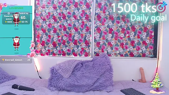 Snapshot of -Gwen- chatting on 01.04.25 -Gwen- online show from 01.04.25