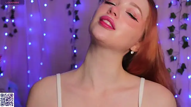 Snapshot of YourSkyAni chatting on 11.30.25 YourSkyAni online show from 11.30.25