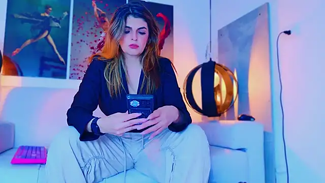 Lizzymontanaa online show from 01.25.25