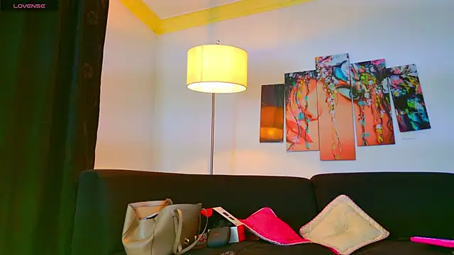 Lizzymontanaa online show from 02.15.25