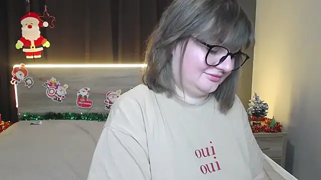 Snapshot of ZannaDreil chatting on 12.13.25 ZannaDreil online show from 12.13.25