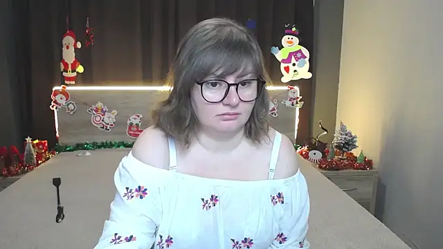 Snapshot of ZannaDreil chatting on 12.17.25 ZannaDreil online show from 12.17.25