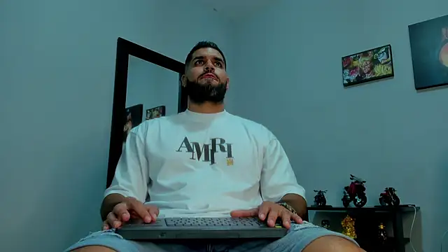 Snapshot of SamirHazard97 chatting on 01.08.25 SamirHazard97 online show from 01.08.25