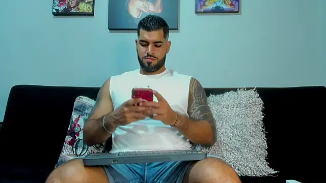 Snapshot of SamirHazard97 chatting on 02.02.25 SamirHazard97 online show from 02.02.25