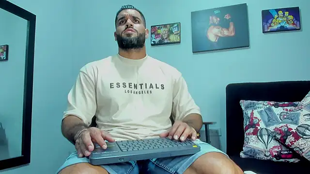 Snapshot of SamirHazard97 chatting on 10.17.25 SamirHazard97 online show from 10.17.25