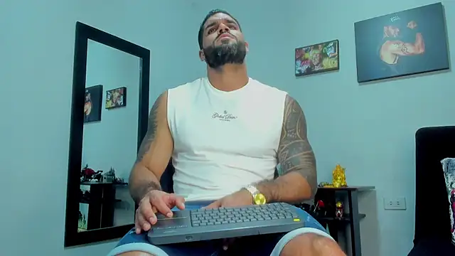 Snapshot of SamirHazard97 chatting on 11.07.25 SamirHazard97 online show from 11.07.25