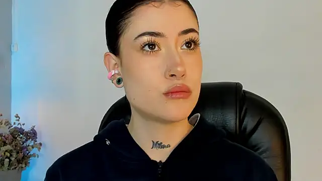 melody suarez online show from 01.04.25