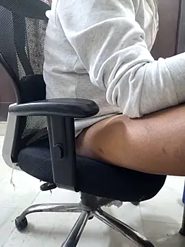 Snapshot of divyansh_hyderabadi chatting on 12.15.25 divyansh hyderabadi online show from 12.15.25