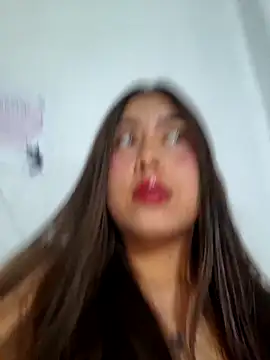 Snapshot of Maralains chatting on 06.19.26 Maralains online show from 06.19.26