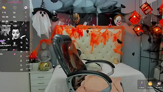 Snapshot of miranda_vegaa chatting on 10.29.25 miranda vegaa online show from 10.29.25