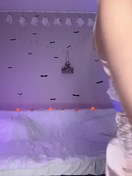 LoveLuna  online show from 10.31.25