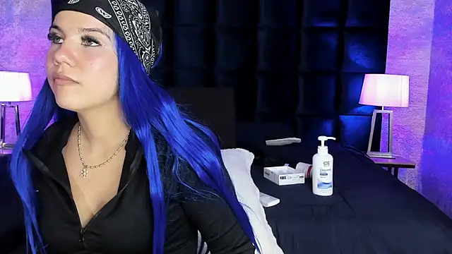 MelaniieRoux online show from 03.18.25