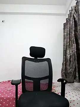 Snapshot of sanaya_baby chatting on 02.14.26 sanaya baby online show from 02.14.26