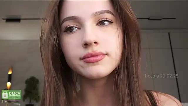 Snapshot of hecola chatting on 02.21.25 hecola online show from 02.21.25